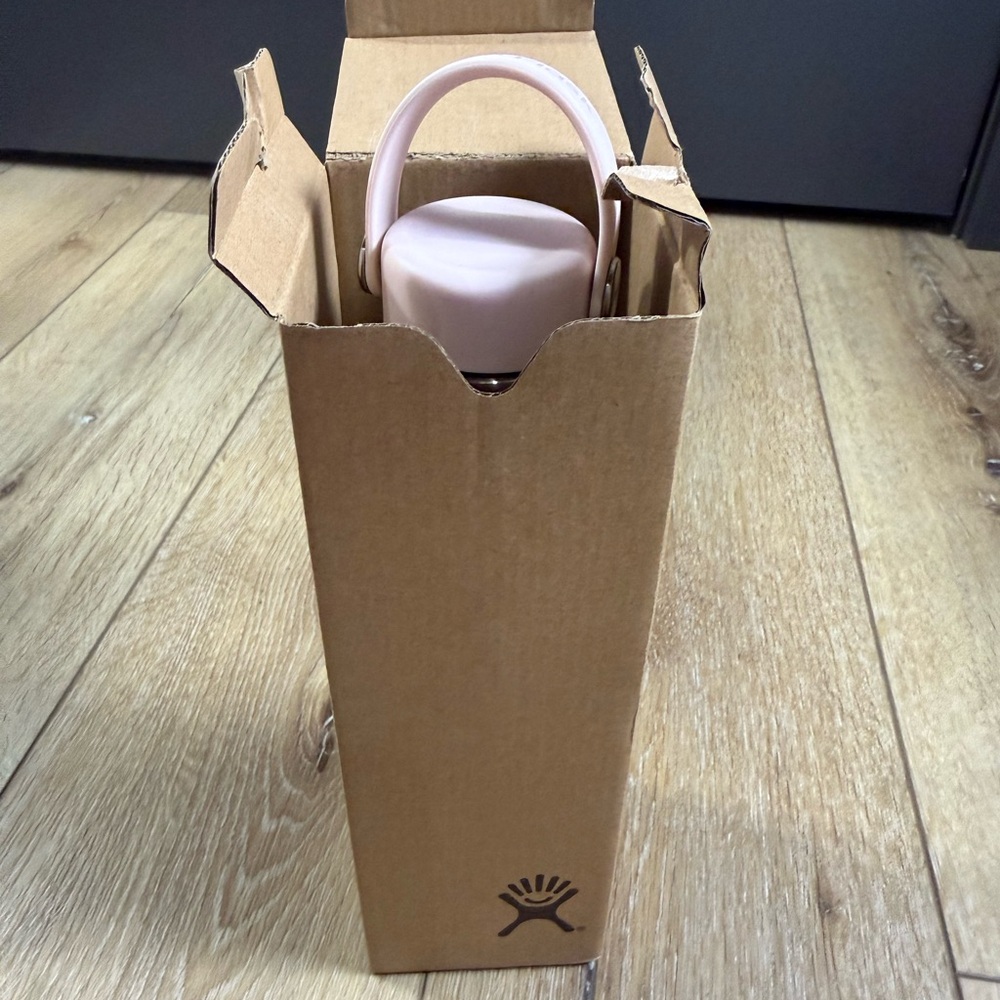 Hydro Flask 21 OZ Standsrd Mouth Tonal Trillium Pink Water Bottle NEW!! - Picture 10 of 10